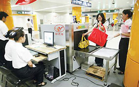 全國(guó)軌道交通、快遞等行業(yè)發(fā)展迅速，快遞X光安檢機(jī)出招！