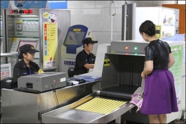 文明你我他，車站行李過安檢機(jī)為大家